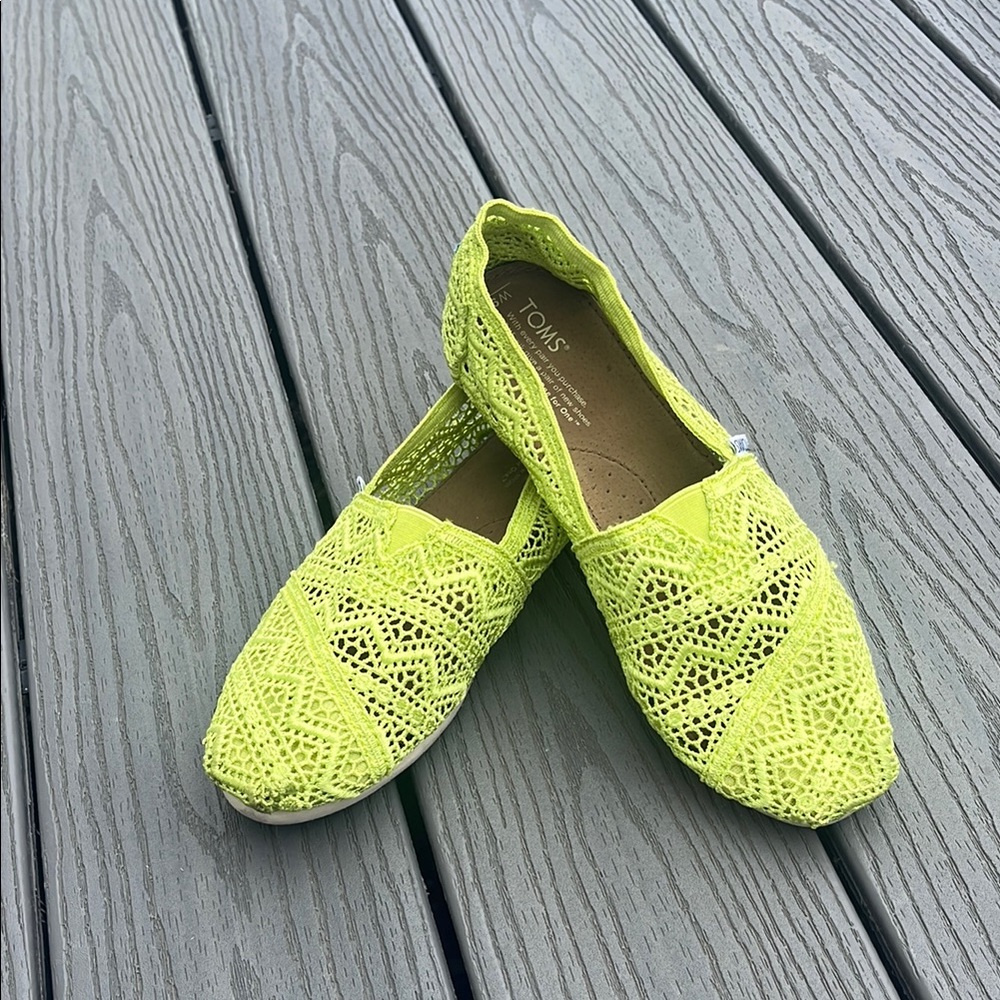 Bright Yellow-Green Lace Toms